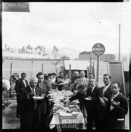 Almuerzo del Sindicato "Unión de Choferes del Pichincha". Sr Droira, Sr. Maldonado, Sr. Sierra, Sr. Pinto, Luis Salas y otros.