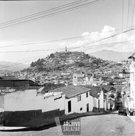 Vista de Quito desde la calle Carchi.