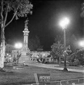 Vista nocturna de la Plaza Grande.