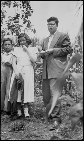 Roberto, Lupe y Francisco Salazar Barrera (de izquierda a derecha en Píllaro.