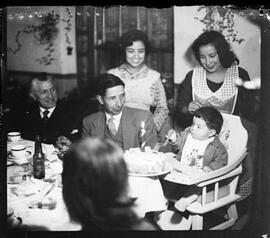 Cumpleaños de Hernán Guerra, con Francisco Salazar Cortez, Alicia Salazar y Pepa Salzar.