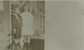 Tarjeta postal, retrato de Guillermina León Sarasti y Ernesto León Sarasti.