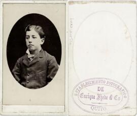 Tarjeta de visita Estudio Enrique Thede & Co. (Quito), retrato de niño sin identificar.