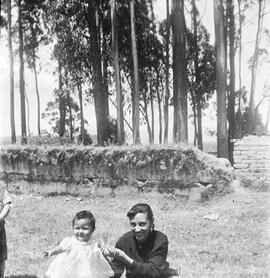 Laura Rueda con niña pequeña.