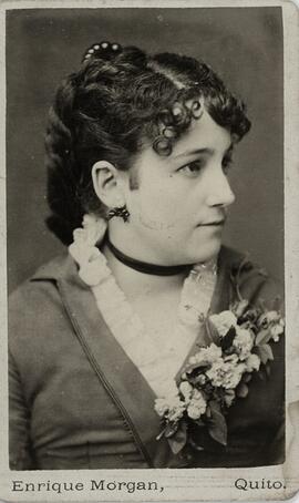 Tarjeta de visita del Estudio Enrique Morgan (Quito), retrato de mujer sin identificar.