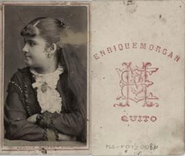 Tarjeta de visita del Estudio Enrique Morgan (Quito), retrato de mujer sin identificar.