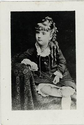 Tarjeta de visita, retrato de niña sin identificar.