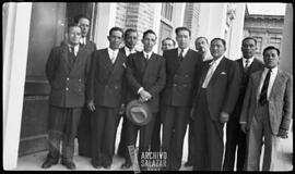 Sociedad "Unión de Choferes del Pichincha" en el Colegio Mejía. José Pinto, Francisco Salazar Cortez, Miguel Ángel Mecías, Víctor Zuñiga y otros.