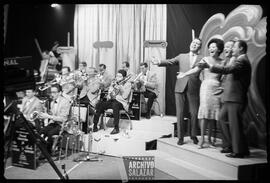 Orquesta Frank Sinatra Júnior en presentación en canal 6 TV.