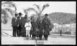 Familia Romero en cementerio de Guayaquil.