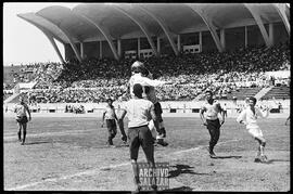 Encuentro de fútbol Liga-Nacional en Estadio Olímpico.