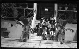 Retrato de Familia Salazar Barrera en paseo a la Costa. Hotel de Playas.