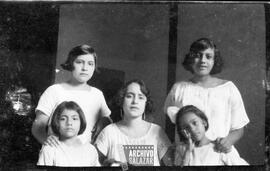Lola Romero y Pepa Romero con familia Romero en Guayaquil.