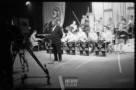 Orquesta Frank Sinatra Júnior en presentación en canal 6 TV.