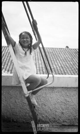 Retrato de Lola Salazar en casa de la calle Acuña.