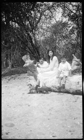 Retrato de familia no identificada.