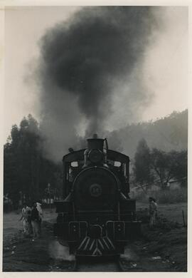 Vista de frente de locomotora.