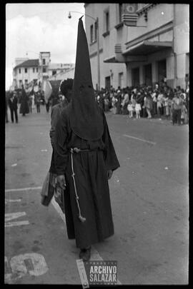Cucurucho en desfile de Procesión Jesús del Gran Poder.