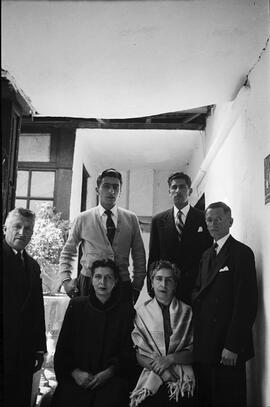 Retrato (de izquierda a derecha) de Carlos, Remigio, Gustavo, César Guerra y Sara Salazar.
