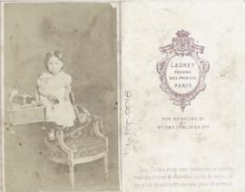 Tarjeta de visita del Estudio Ernest Ladrey (Paris), retrato de niña sin identificar.