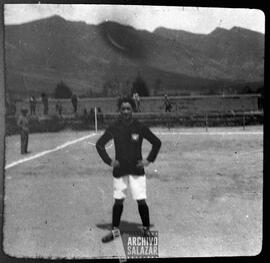 Futbolista en cancha de Chiriyacu.