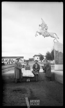 Francisco Salazar Cortez, hija del Sr. Vega, Pacífico Vega y Sr. Chiriboga en Tulcán.