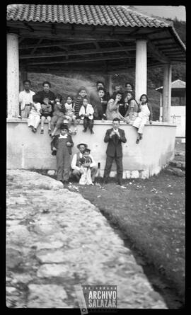 Familia Salazar, Familia Columbus y Familia Romero en La Merced.