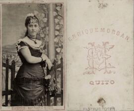 Tarjeta de visita del Estudio Enrique Morgan (Quito), retrato de mujer sin identificar.