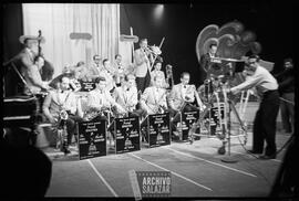 Orquesta Frank Sinatra Júnior en presentación en canal 6 TV.