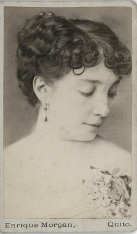 Tarjeta de visita del Estudio Enrique Morgan (Quito), retrato de mujer sin identificar.
