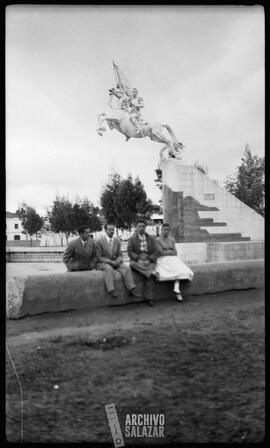 Sr. Chiriboga, Pacífico Vega y su hija en Ipiales.
