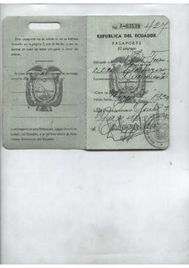 Pasaporte ecuatoriano otorgado a Francisco Salazar Cortez; hoja de normas para el ingreso y la estadia de los ciudadanos extranjeros en territorio italiano; Carnet de Servicio Sanitario Nacional; derecho de residencia en Checoslovaquia y visa de tránsito en Rep. Dem. Alemana; porta pasaporte.