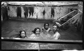 Lola Salazar, Isabel Barrera, Pepa Salazar y Francisco Salazar Cortez en San Vicente.