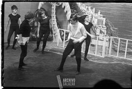 Persona sin identificar en presentación de baile en Canal 6 TV.