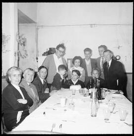 Familia Salazar Barrera con Familia Guerra en reunión de cumpleaños.