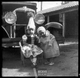 Lola Salazar con Pepa Salazar en Chiriyacu.