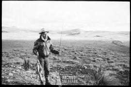 Hombre en laguna de Anteojos.