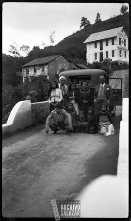 Teresa de La Torre, Isabel Barrera, Alberto Gavela, Paco Salazar, Pepa Salazar, Alicia Salazar, Lupe Salazar en los Molinos de San Pedro Otavalo.