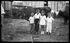 José Octavio, Solbrisa Romero, Jhony e Irvin Columbus Romero en finca de Durán, Guayaquil.