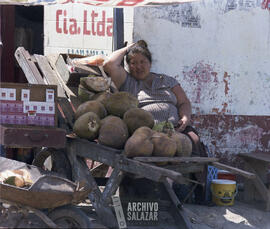 Vendedora de cocos en Esmeraldas.
